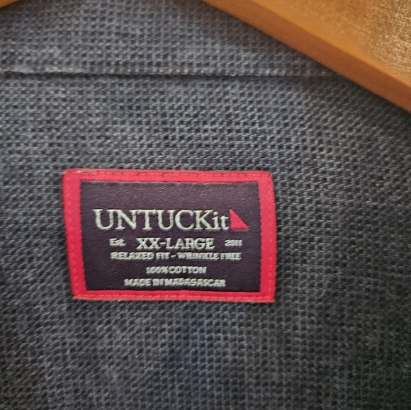 UNTUCKit XXL button down - Picture 2 of 3